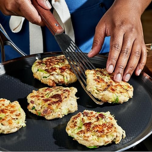 Is the HexClad Hybrid Nonstick 13-Inch Griddle Pan Worth It? Review Insights for Home Cooks - Image 2